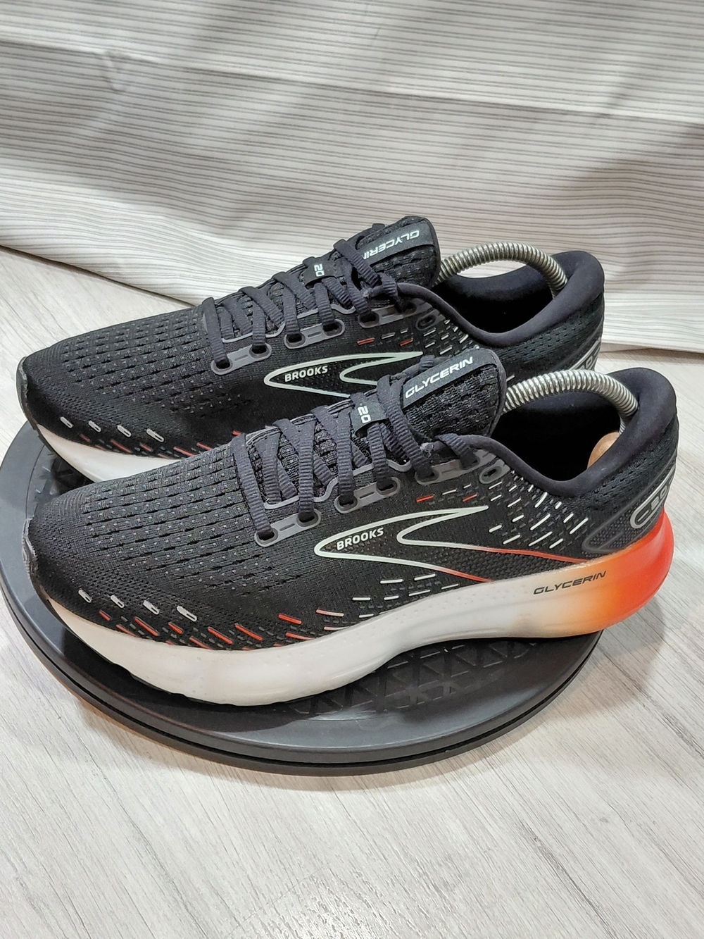 Brooks Womens Glycerin 20 Road Running Shoes — Black Orange White SIZE W10